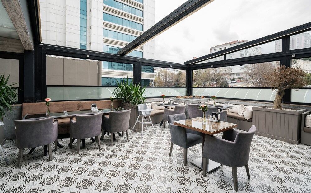 Orya Hotel 51/63