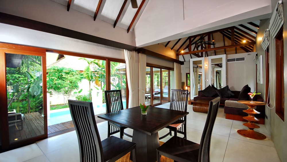 Zara Resort (ex The Privilege Hotel Ezra Royal Beach) 70/80