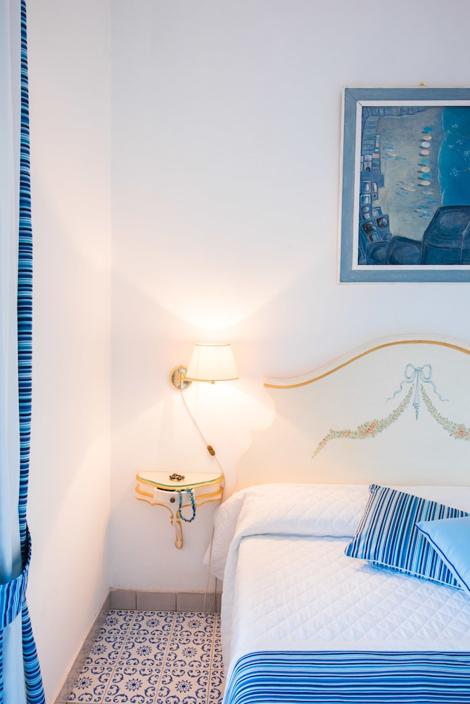 DELUXE, DOUBLE BED, TERRACE