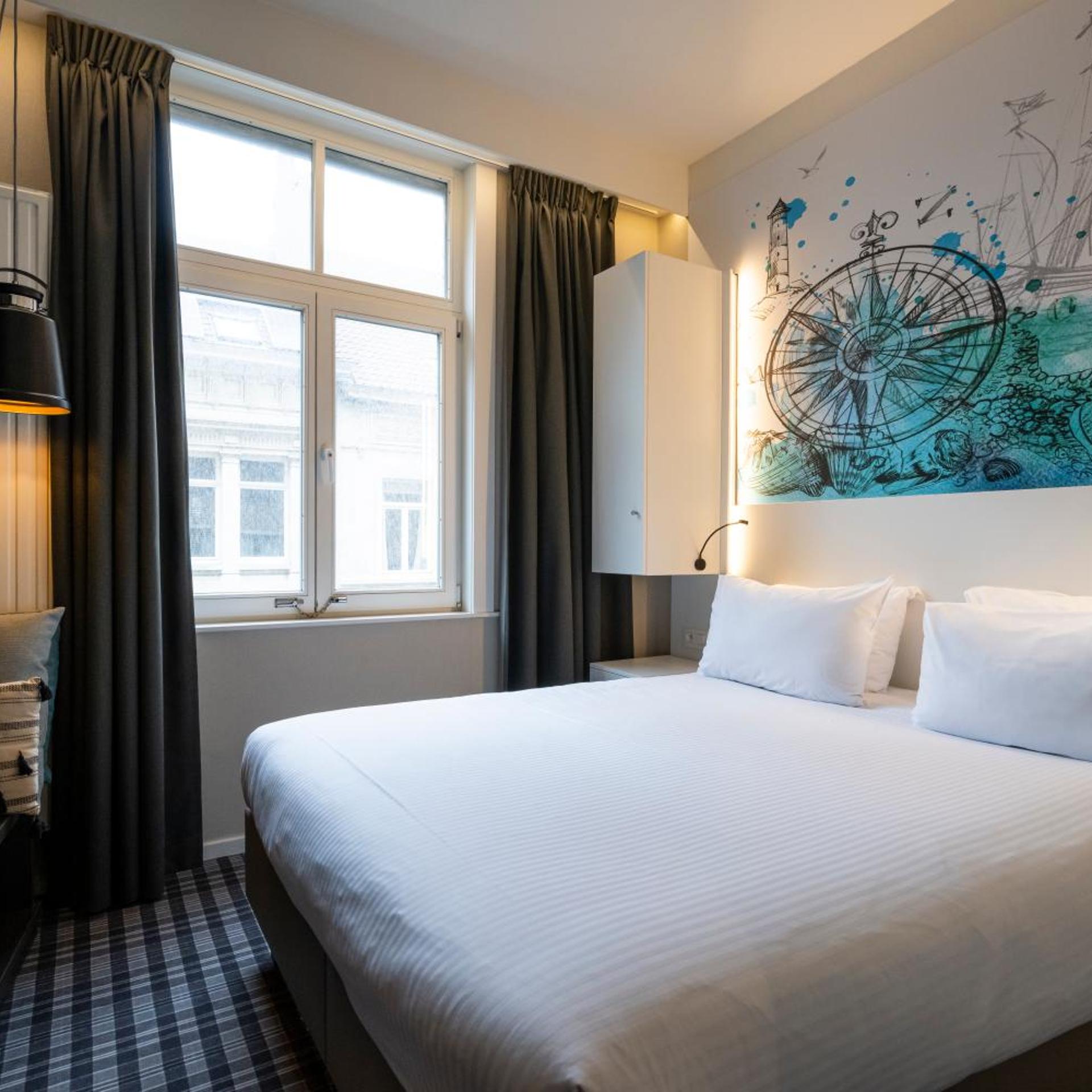 Charming, Double Bed، Leopold Hotel Ostend 2/9