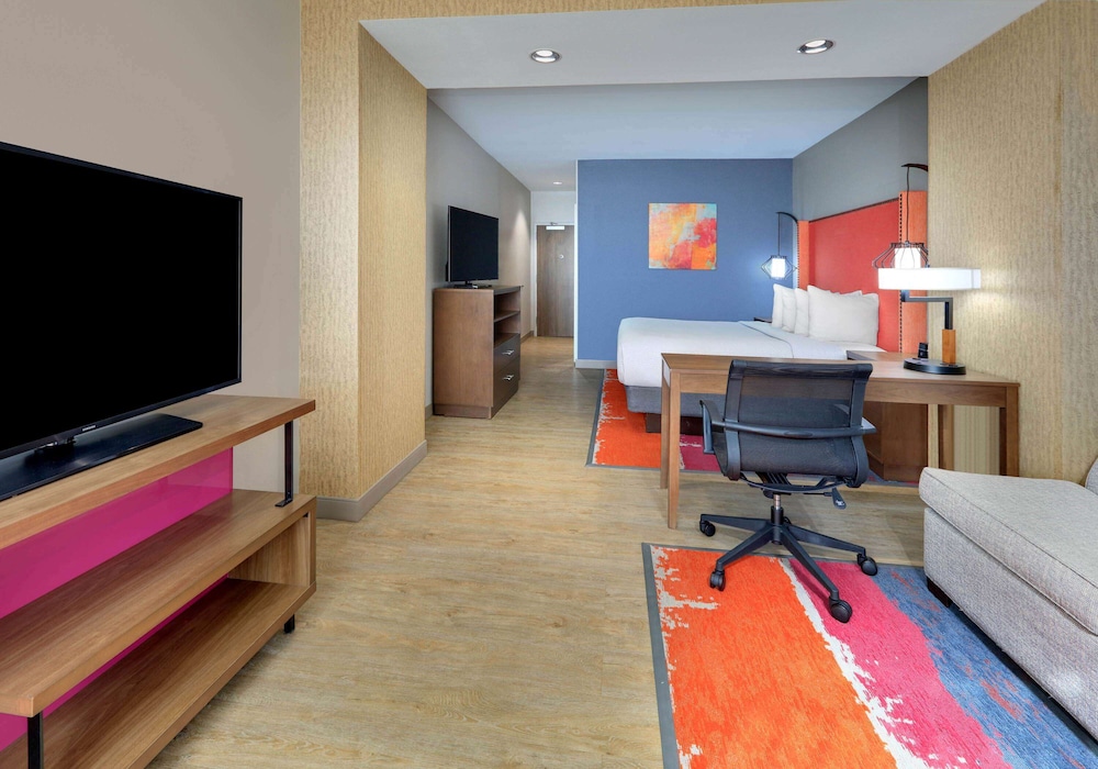 La Quinta Inn & Suites By Wyndham Lakeway 22/44