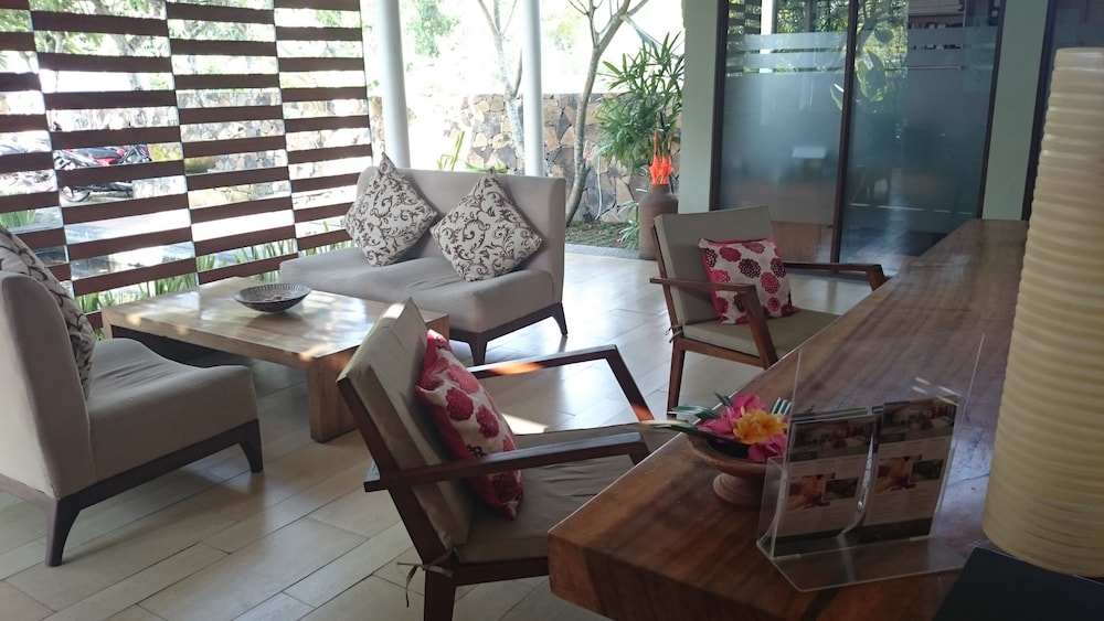 Ayom Suite 22/44