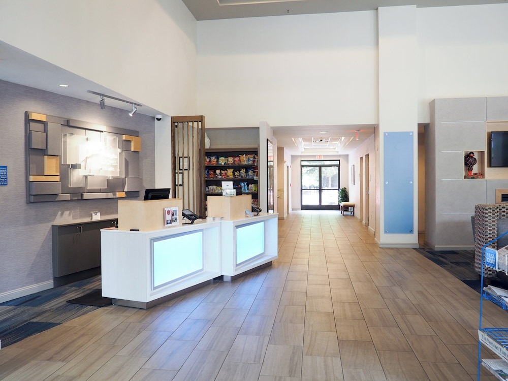 Holiday Inn Express Suites Blackburg University Area 10/74