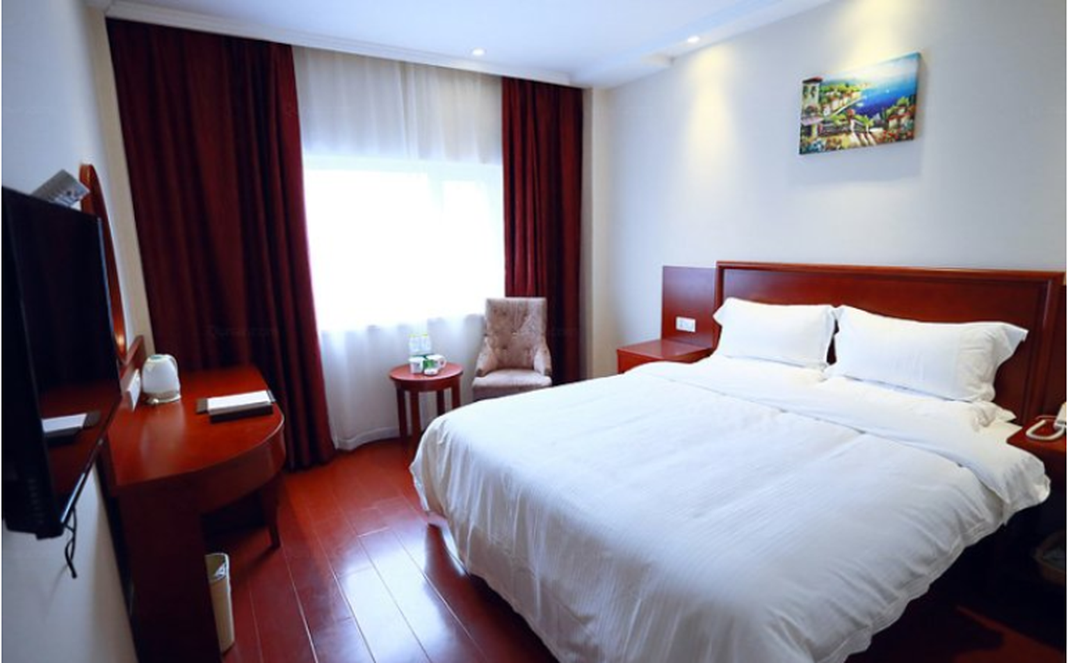 SUPERIOR, QUEEN BED