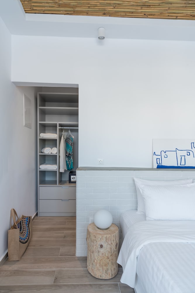 CAPE MYKONOS 25/61