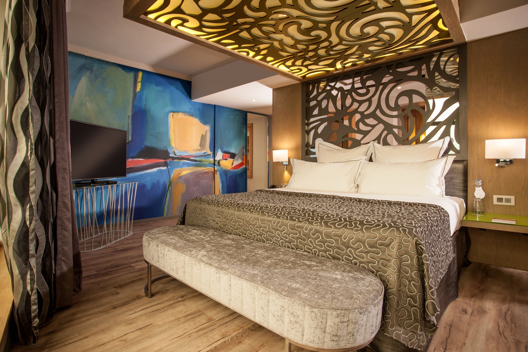 JUNIOR SUITE