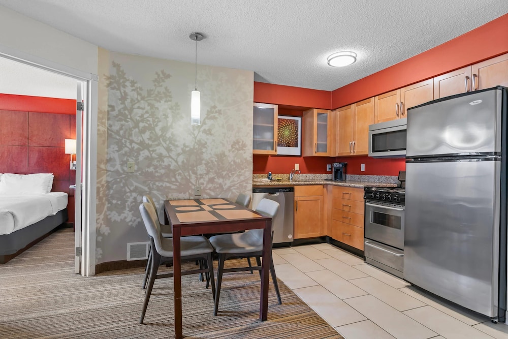 MainStay Suites Appleton Airport - Fox River Mall Area 35/46