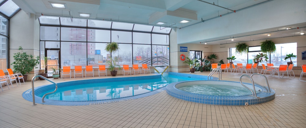 Howard Johnson Plaza by Wyndham by the Falls / Niagara Falls 37/50