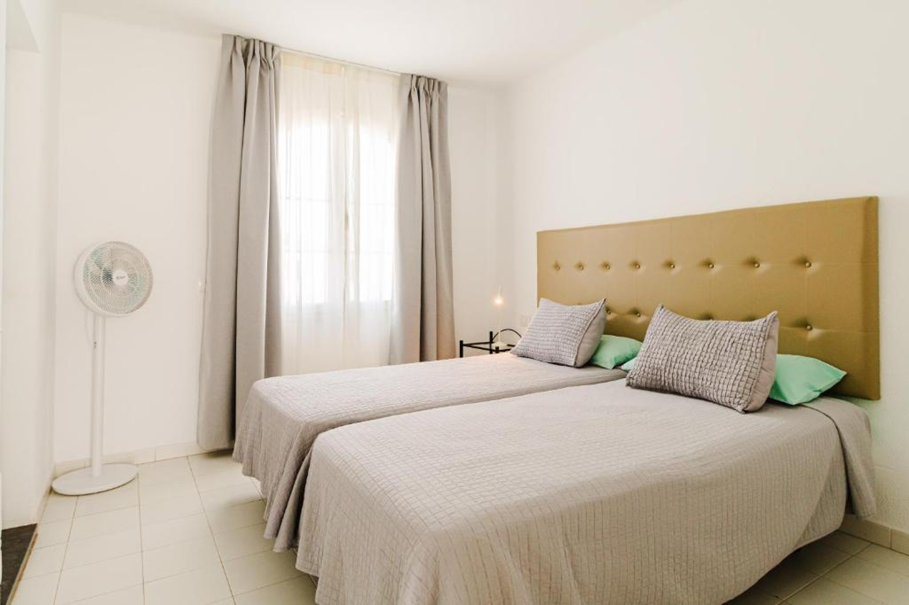 Corona Mar Apartments - Select Adults PLUS 16 10/30