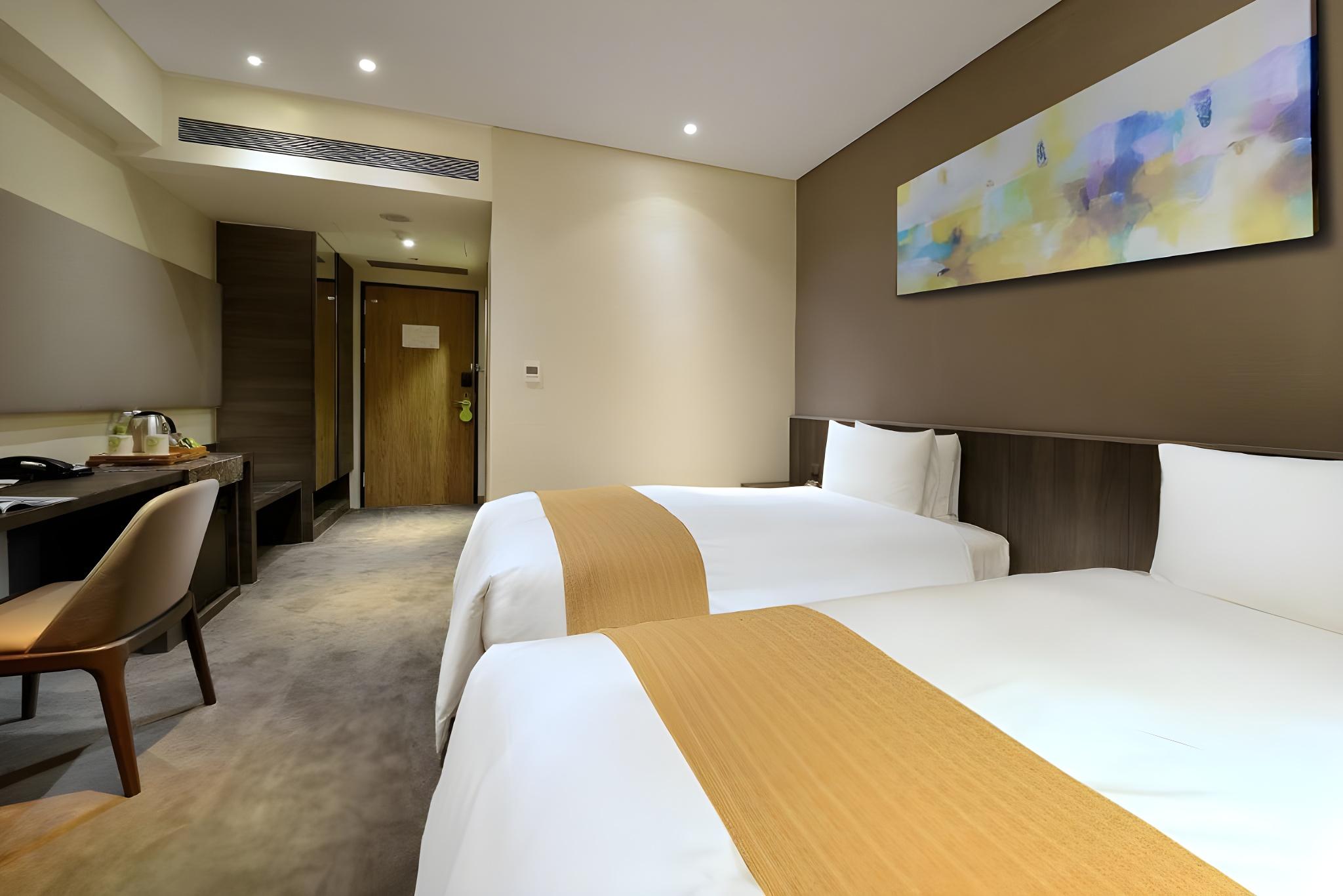 Standard, Twin Beds, Queen Bed, No Window