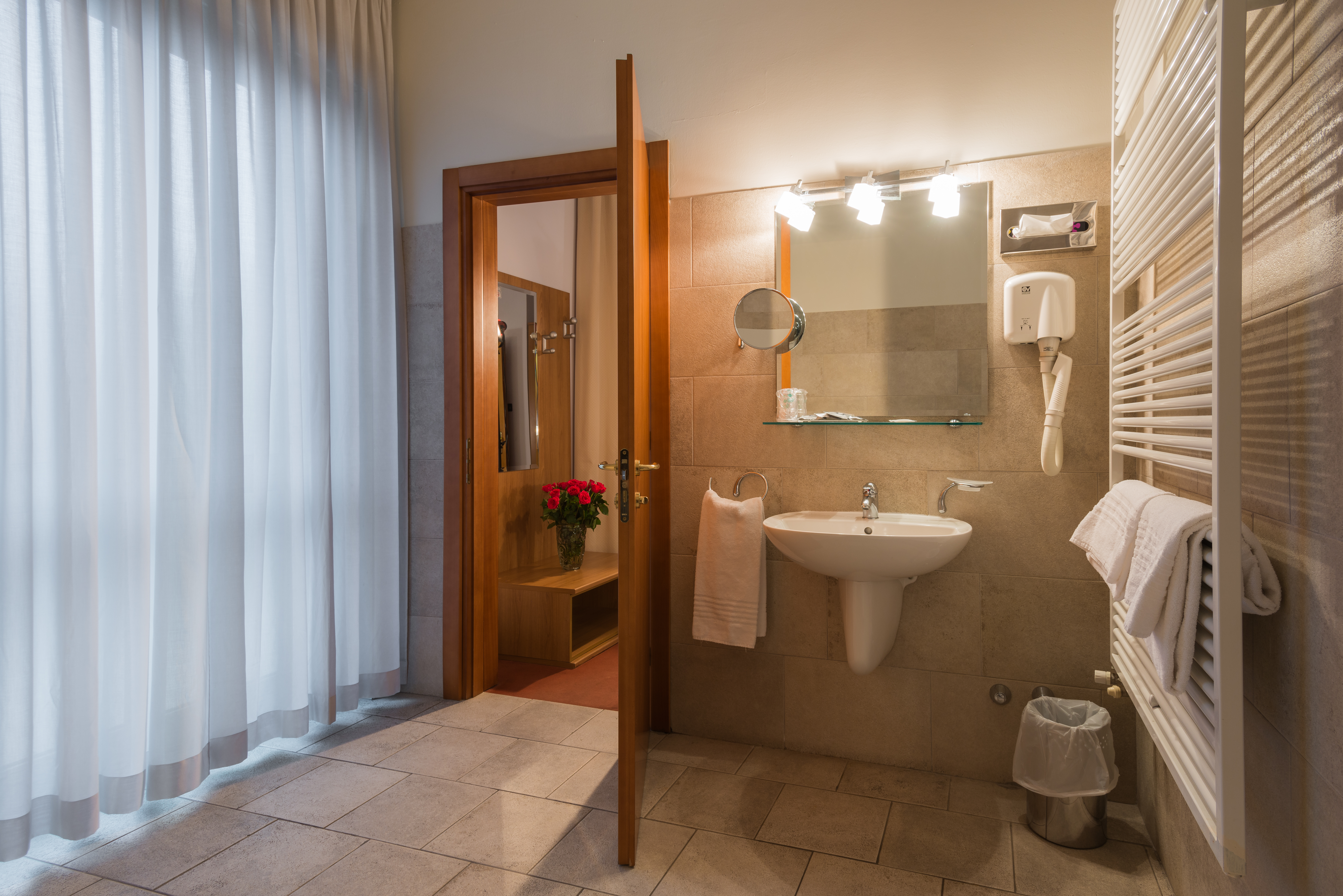 غرفة قياسية بسريرين منفصلين، Hotel Lux 5/6