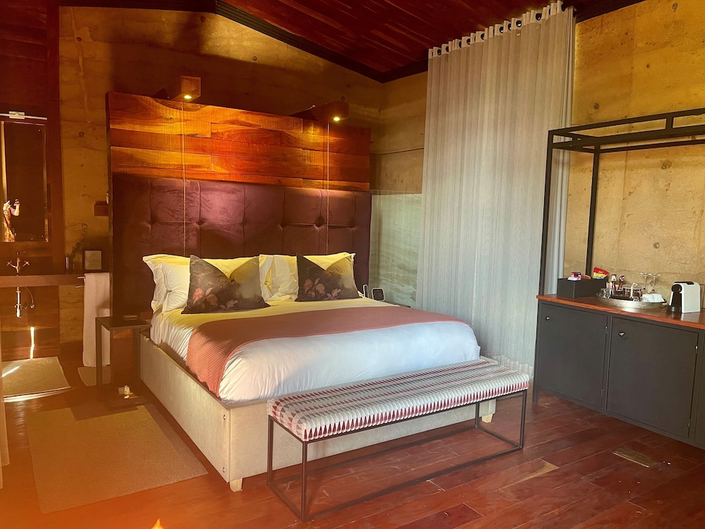 BUSINESS, DOUBLE BED