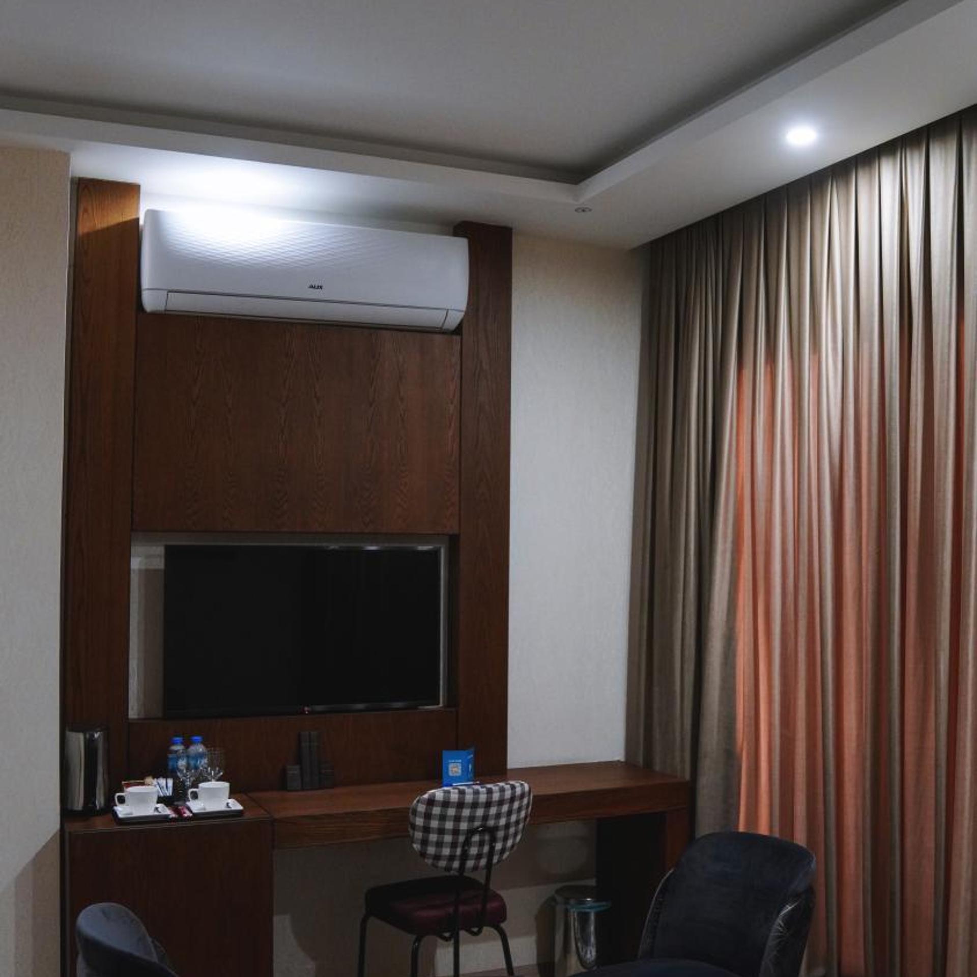 Blue Moon Hotel 56/63