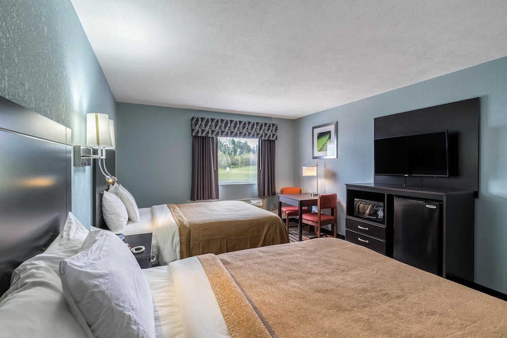 Rodeway Inn Ludington, MI 19/38