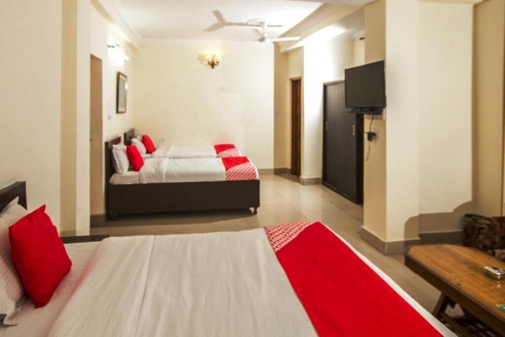 ANAND PALACE HOTEL 20/42