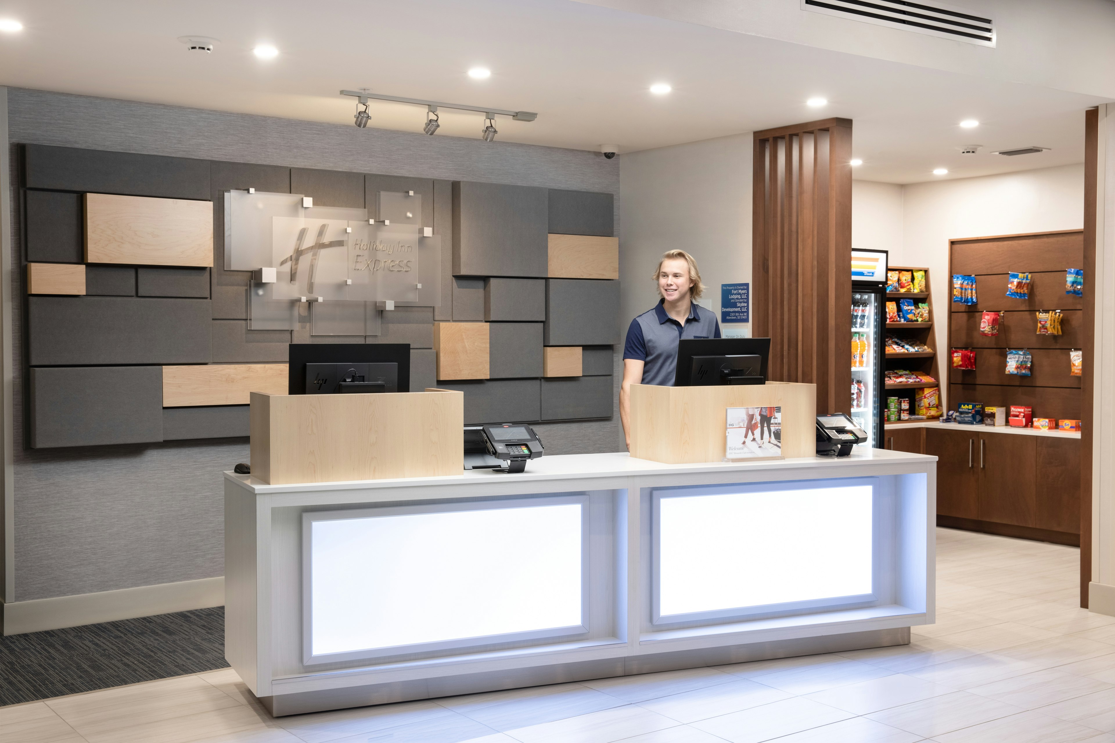 Holiday Inn Express & Suites Ft Myers Beach-Sanibel Gateway 4/23