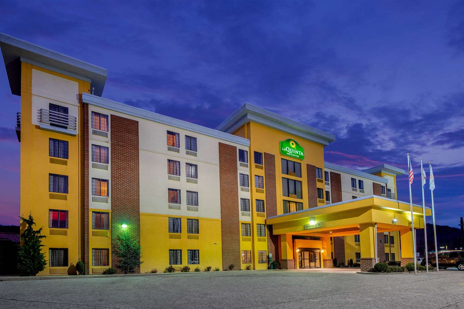 La Quinta Inn and Suites by Wyndham Elkview - Charleston NE 1/40