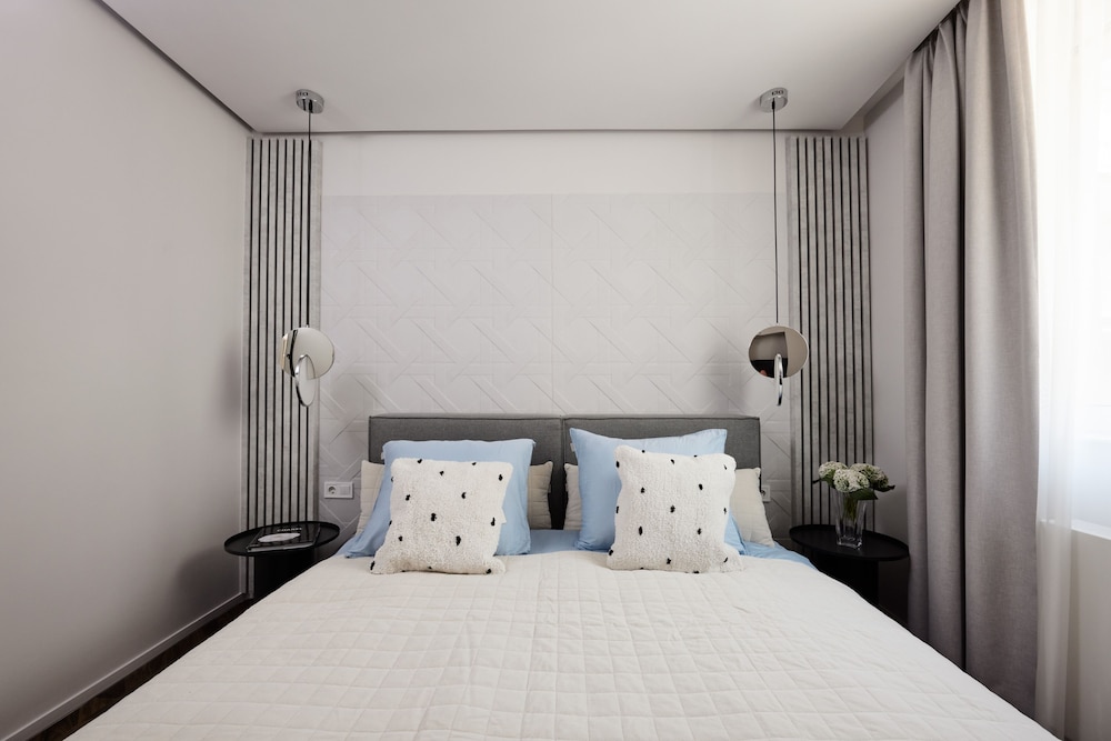 DELUXE, SUITE