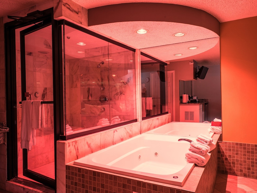 Essence Suites 26/28