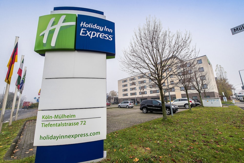 HOLIDAY INN EXPRESS COLOGNE MUELHEIM 7/45
