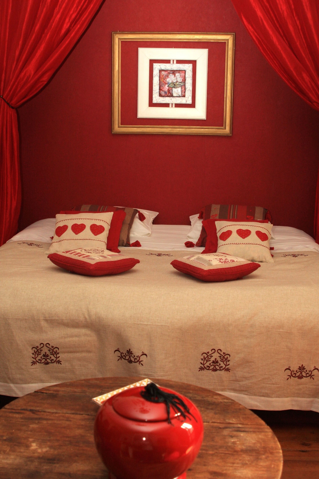 ROSE, KING BED, GARDEN VIEW