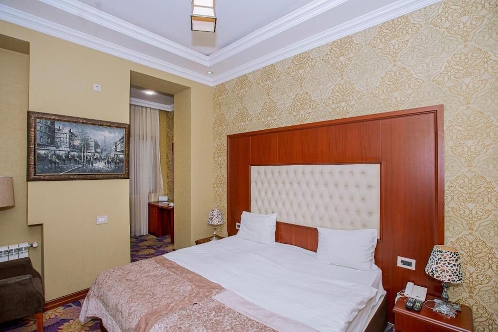 Clover Hotel Baku 20/50