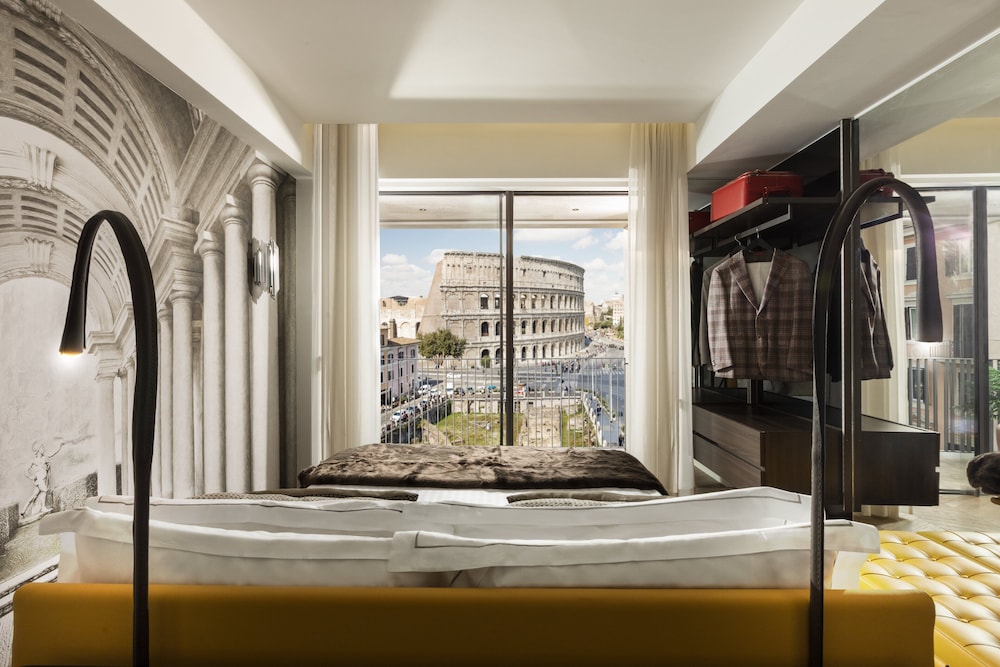 GALLERY, SUITE, COLOSSEUM VIEW
