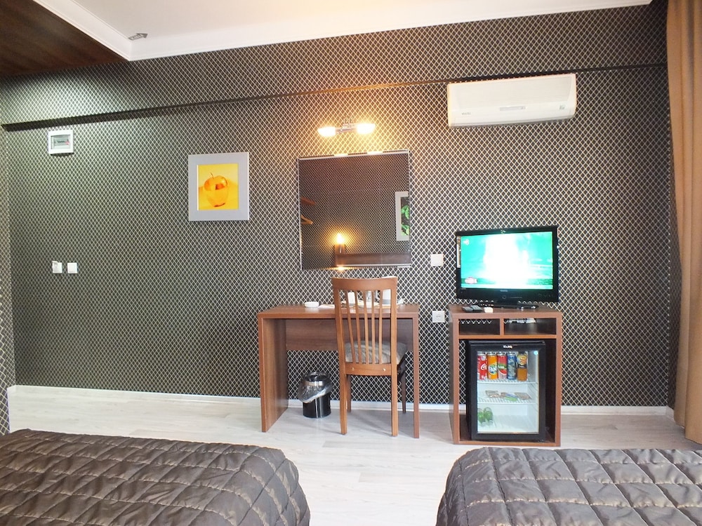 Lifos Hotel 3/48