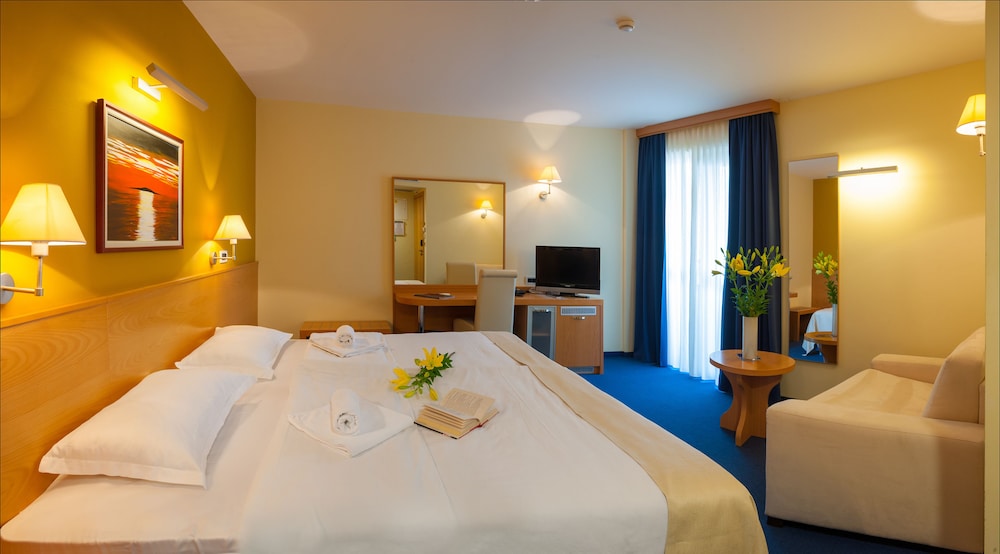 Hotel Saudade 30/76