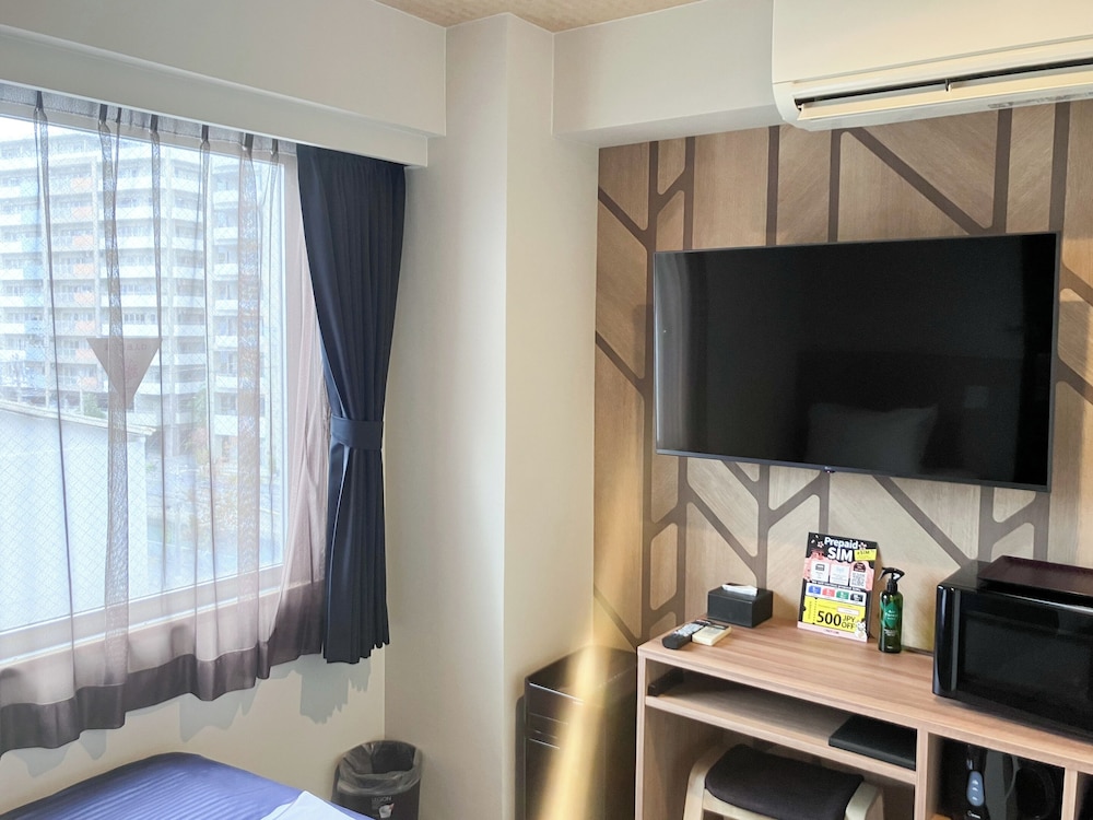 Hotel Livemax Budget Naha Matsuyama 16/17