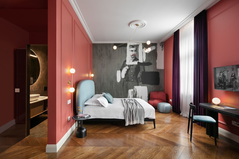 DELUXE, QUEEN BED, ANNEX