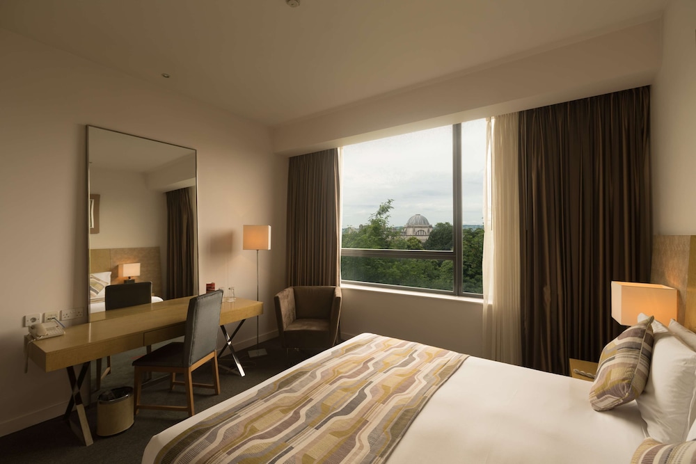 PARK PLAZA CARDIFF 25/60