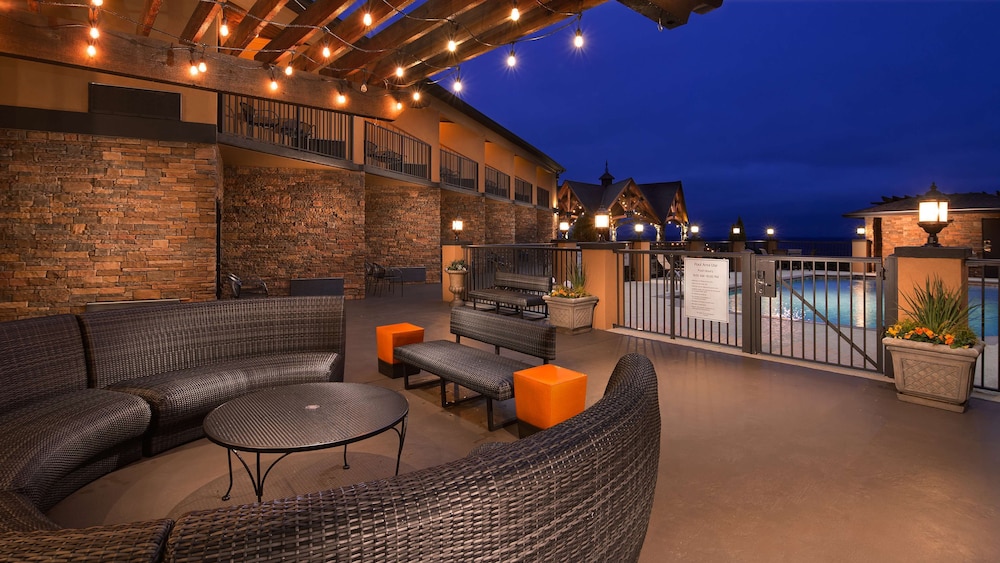 Aiden by Best Western Warm Springs Hotel and Event Center 31/44