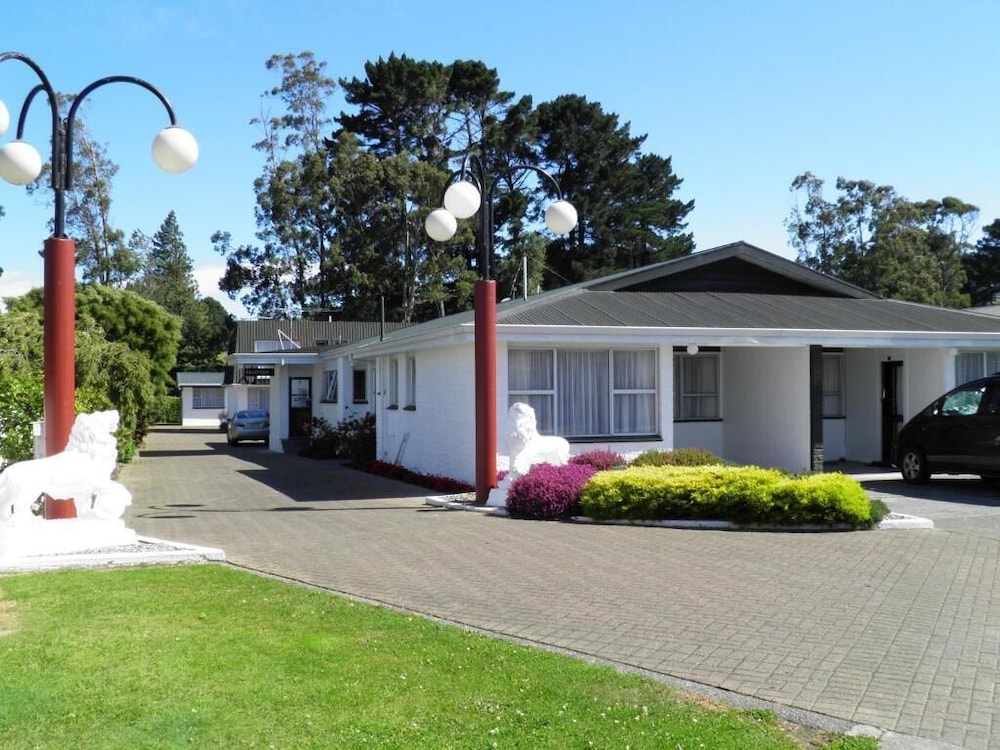 Queens Park Motels 1/60