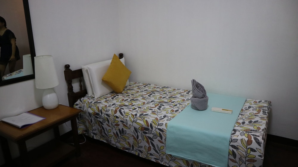 Lolo Oyong Pension House 18/39
