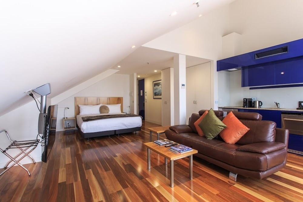 Salamanca Wharf Hotel 58/66