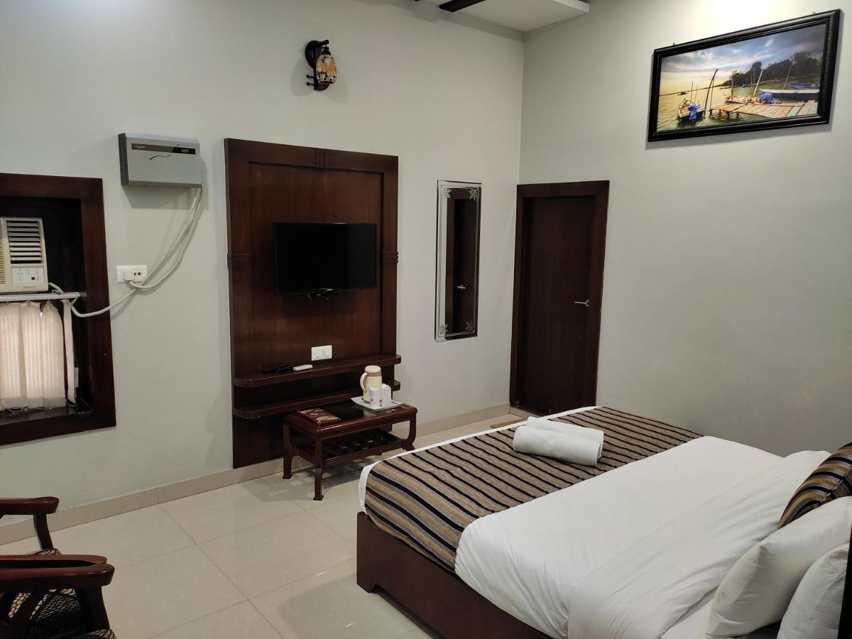 HOTEL KRISHNA JI 31/67