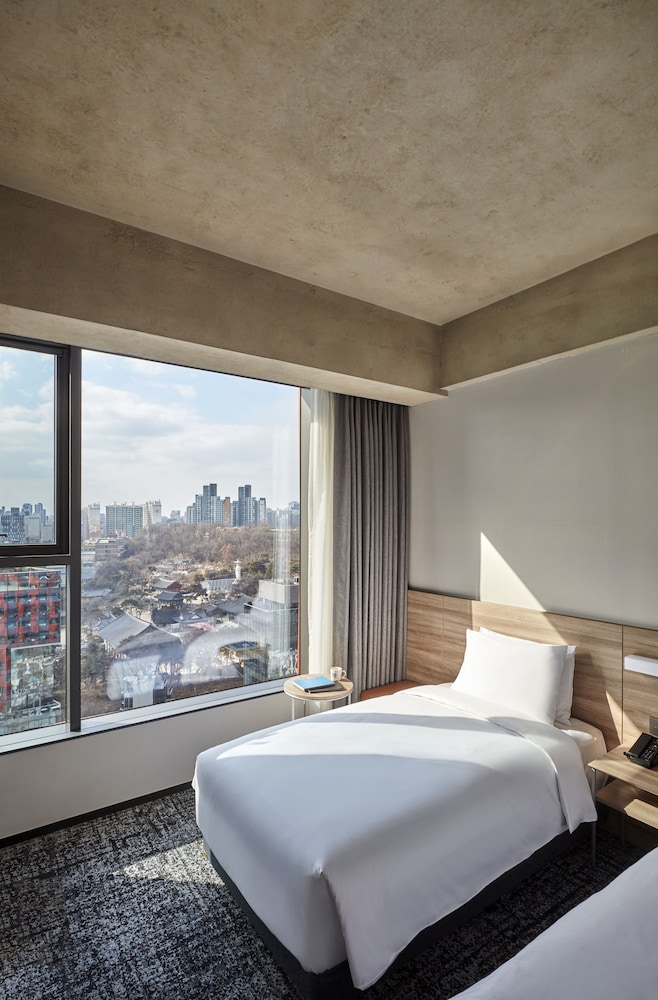 Hotel In 9 33/66