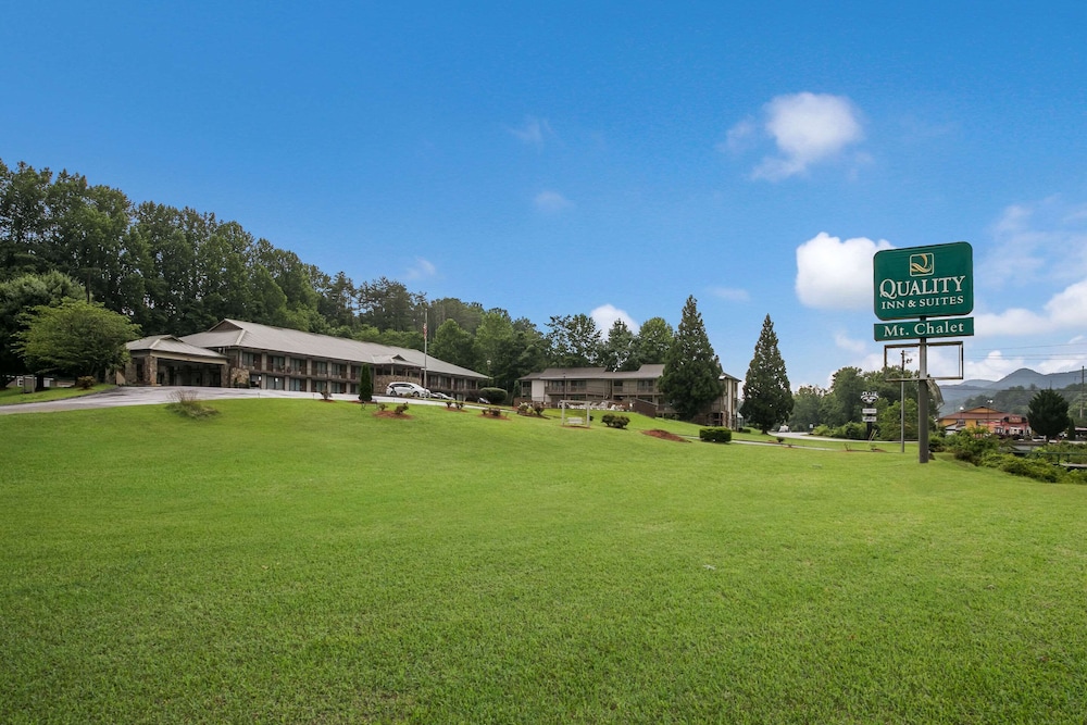 Quality Inn & Suites Mt. Chalet 30/36