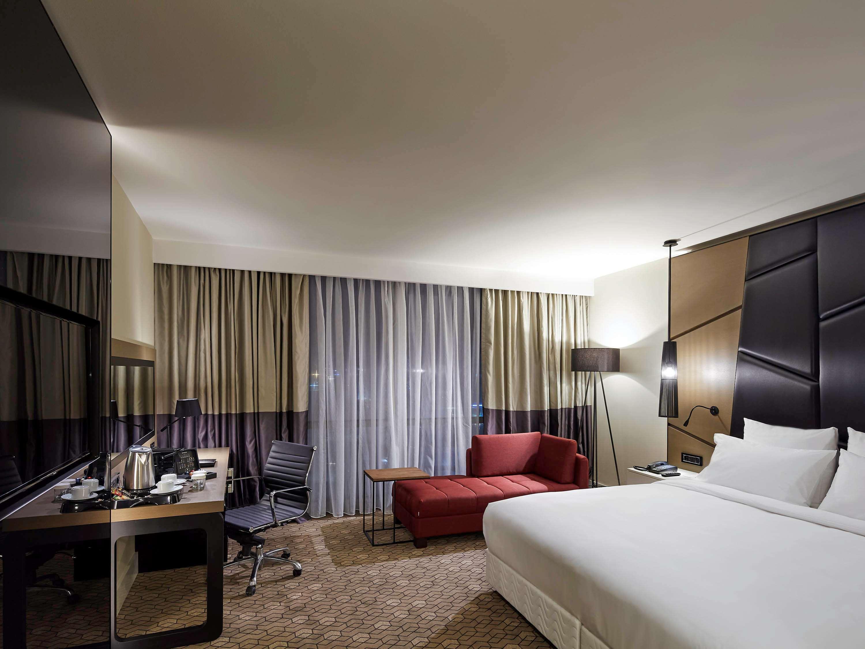 DELUXE, KING BED, CITY VIEW