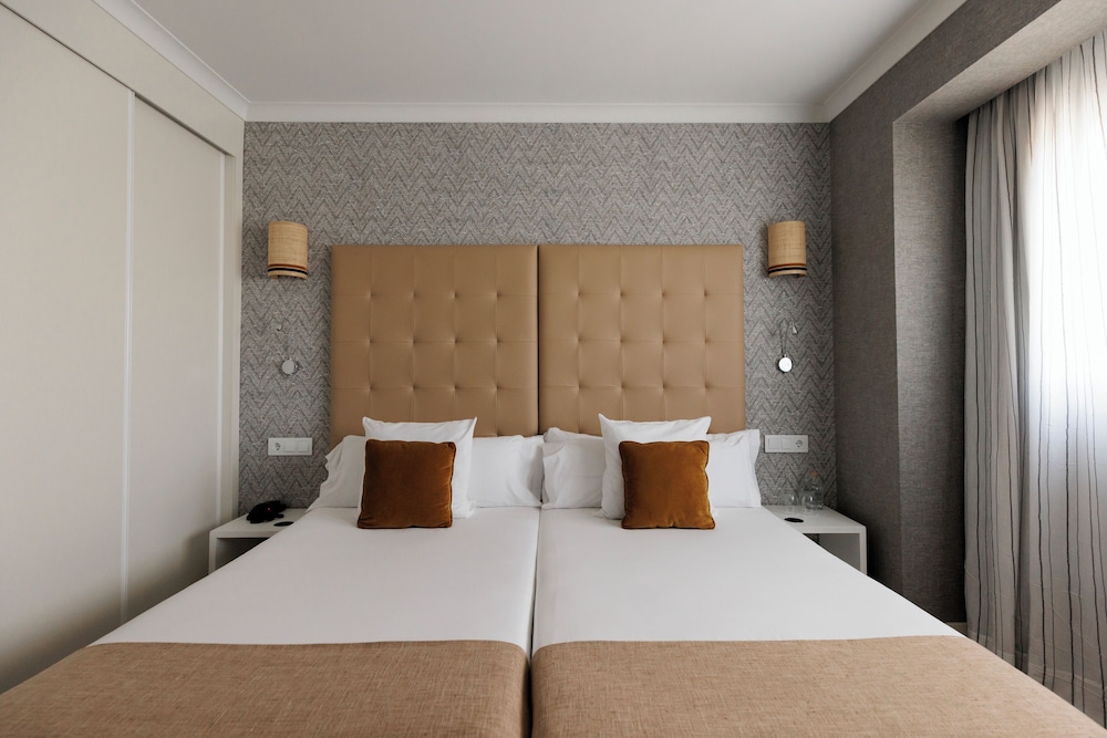 Deluxe, Twin Beds