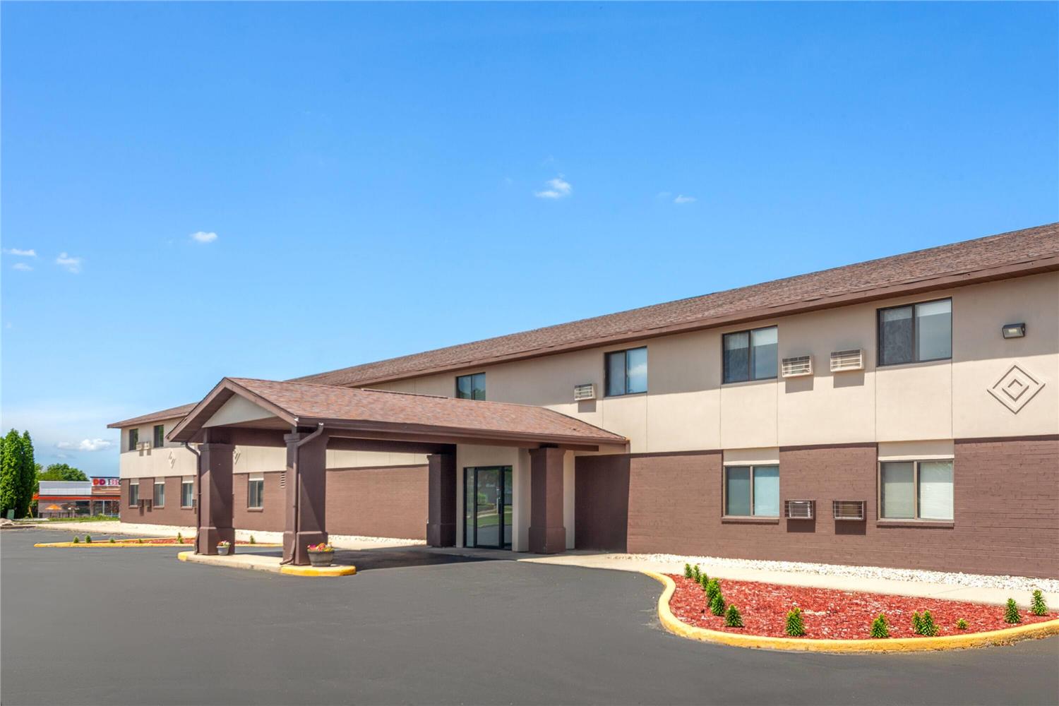 Baymont by Wyndham Oshkosh Airport 4/32