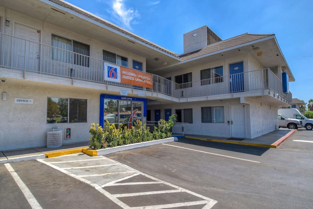 Motel6 Jurupa Valley, CA - Riverside West 36/44
