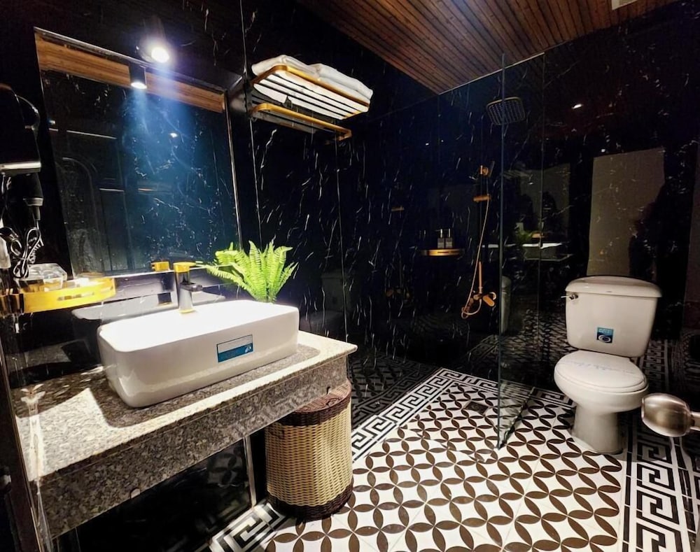 City View Hotel (ex.Hoang Lien Hotel) 48/49