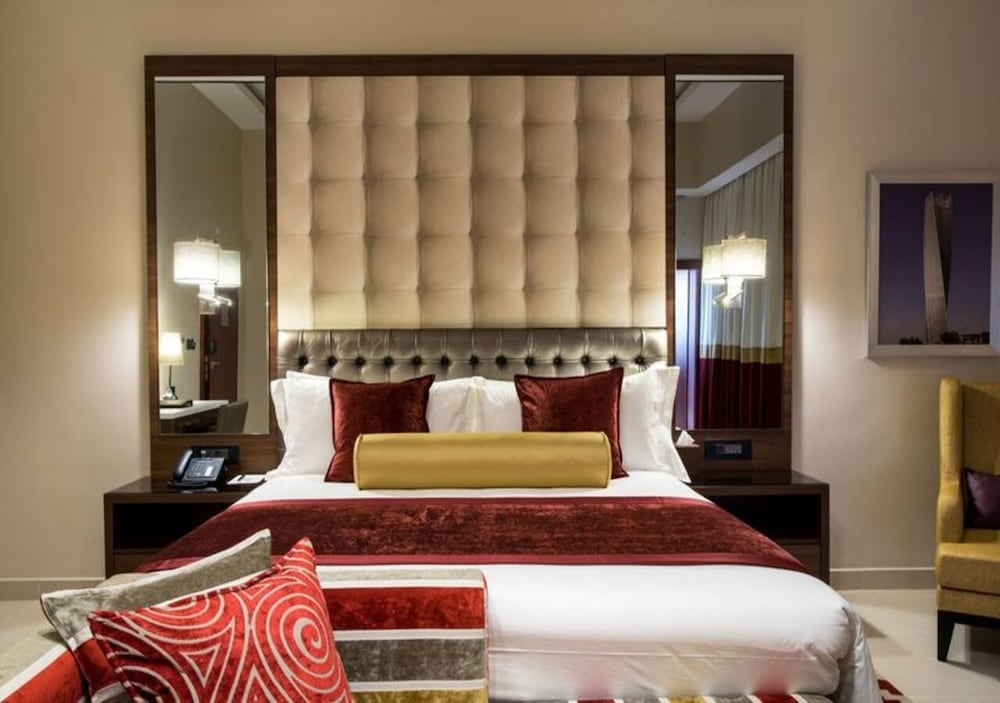 The Envoy Hotel 10/50