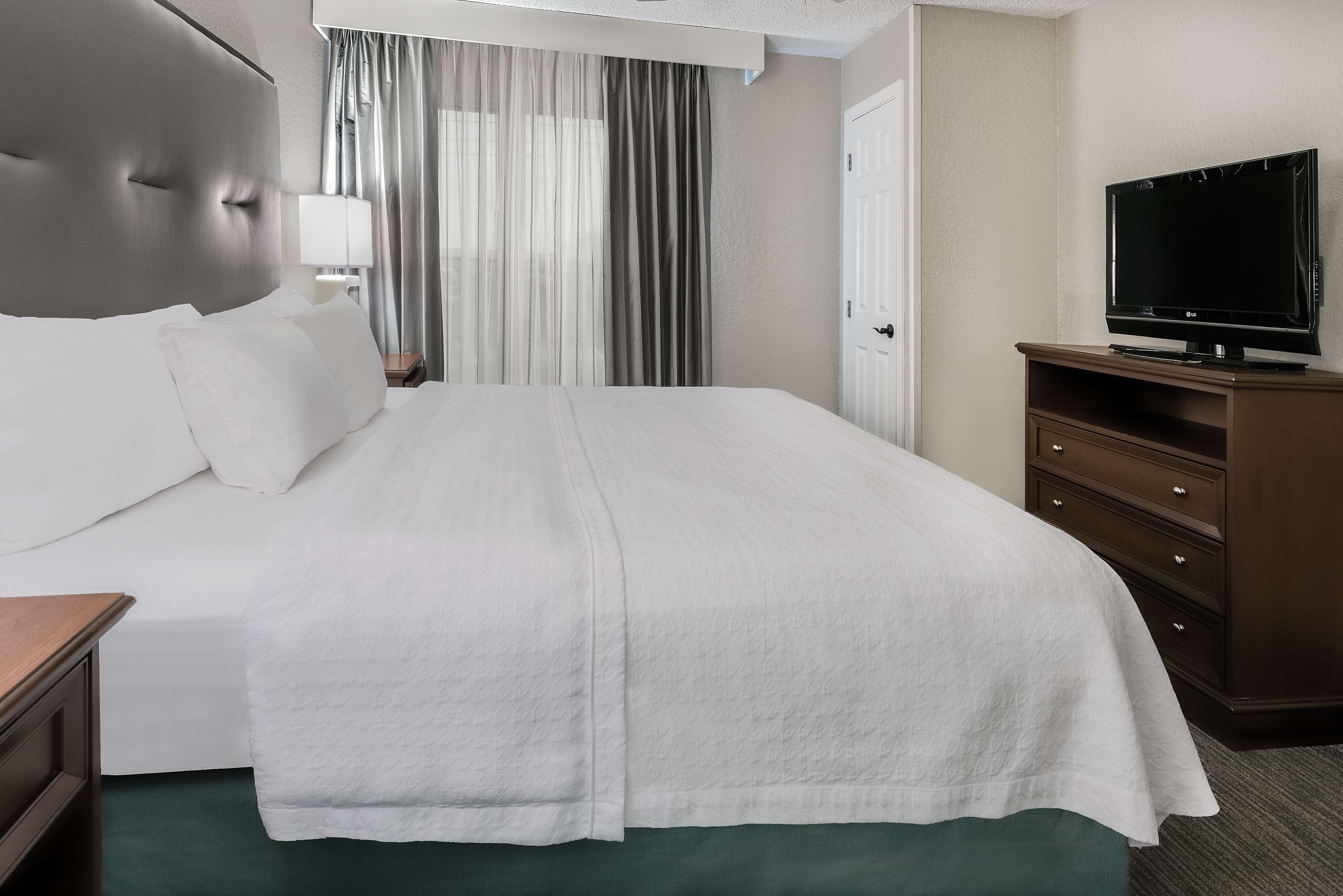 1 BEDROOM, SUITE, KING BED