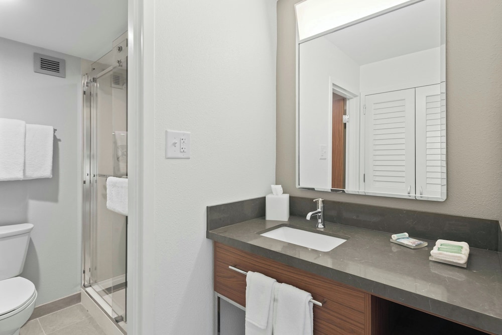 غرفة بسرير كينج مع أريكة لذوي الإعاقة، Courtyard By Marriott Columbus 8/10