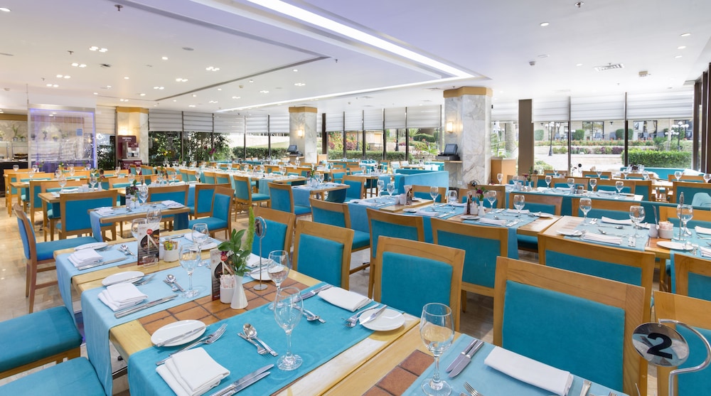 restaurant cafeteria
