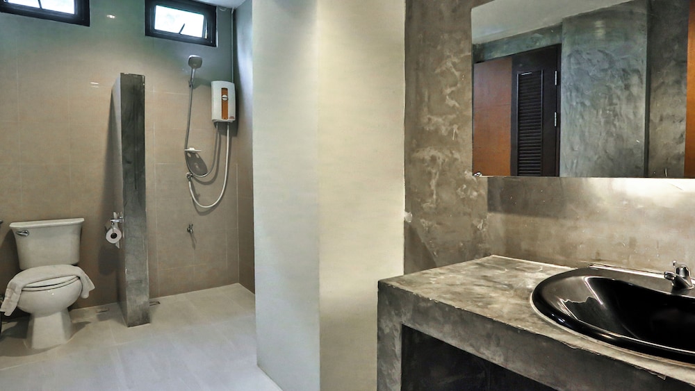 B2 Green Boutique & Budget Hotel 60/62