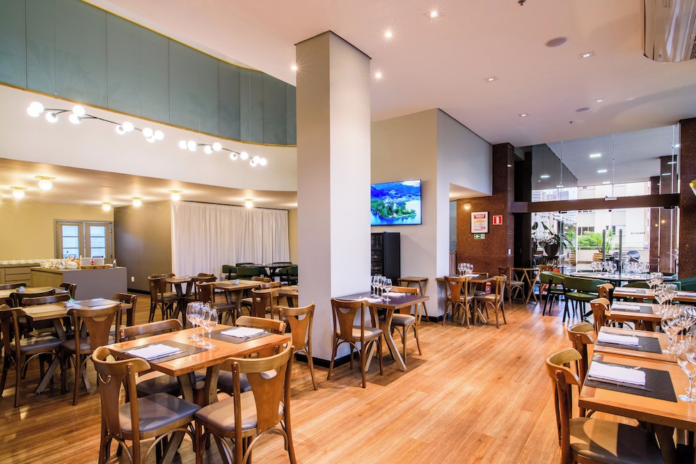 Slaviero Hotel Londrina Flat 48/50
